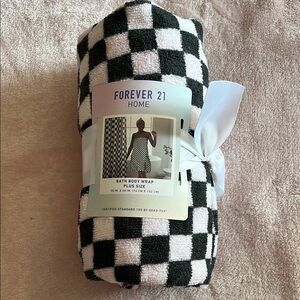 Forever 21 Black and White Checkered Bath Wrap Plus Size